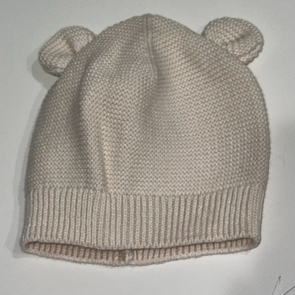 ☀️Carter's Cream Bear Knit Sweater and Hat Set